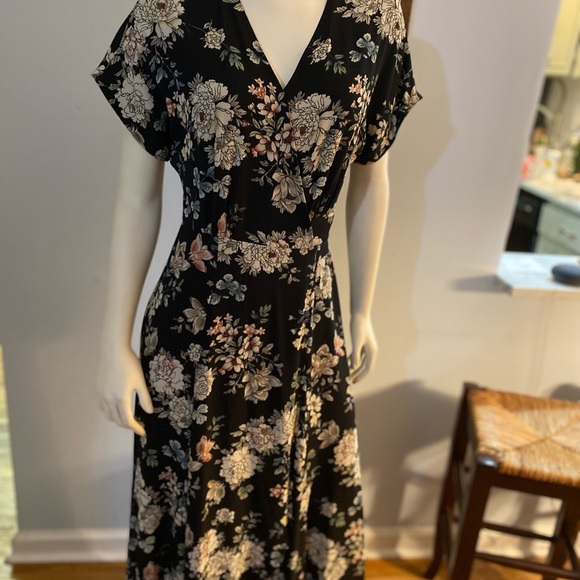 Dress - Picture 2 of 11